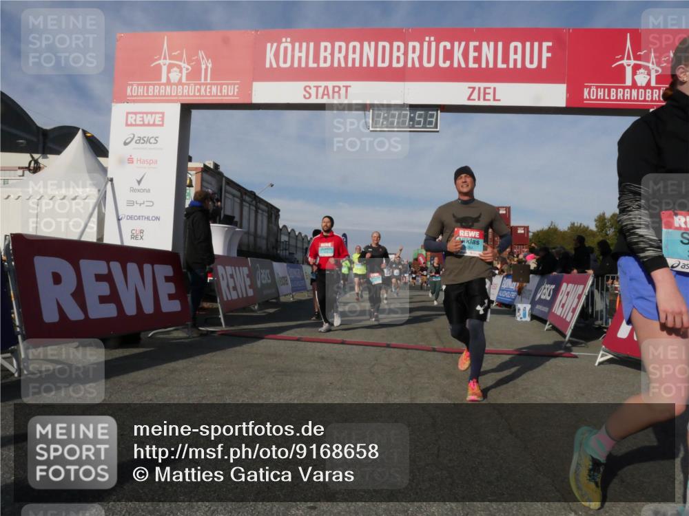 03.10.2025 - Köhlbrandbrückenlauf Matties Gatica Varas http://msf.ph/oto/9168658 03.10.2025 10:17:54 Ziel 1634, 1649, 1659, 1671, 1695, 1731, 1736, 2088, 2270, 2376, 2678, 2825, 2826, 2836, 2905, 3150, 3216, 3268, 3468 meine-sportfotos.de