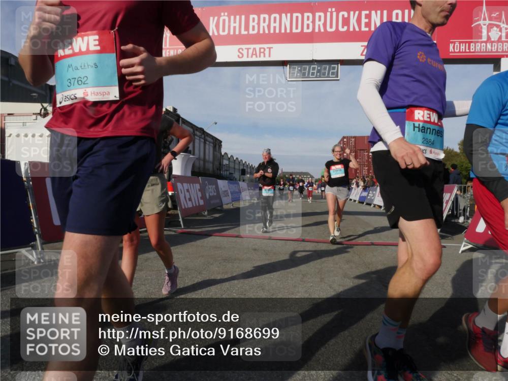03.10.2025 - Köhlbrandbrückenlauf Matties Gatica Varas http://msf.ph/oto/9168699 03.10.2025 10:18:14 Ziel 1121, 1471, 1513, 1812, 2544, 3017, 3175, 3486, 3487, 3826 meine-sportfotos.de