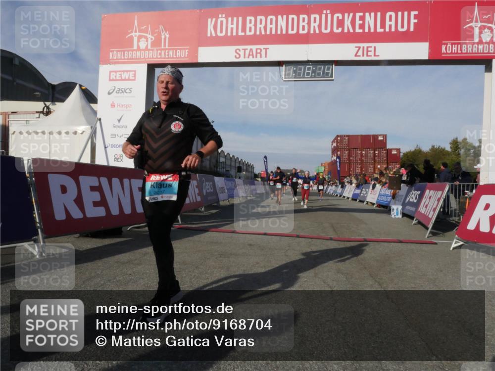 03.10.2025 - Köhlbrandbrückenlauf Matties Gatica Varas http://msf.ph/oto/9168704 03.10.2025 10:18:16 Ziel 1121, 1471, 1812, 1834, 2413, 2544, 3175, 3310, 3486, 3487, 3826 meine-sportfotos.de