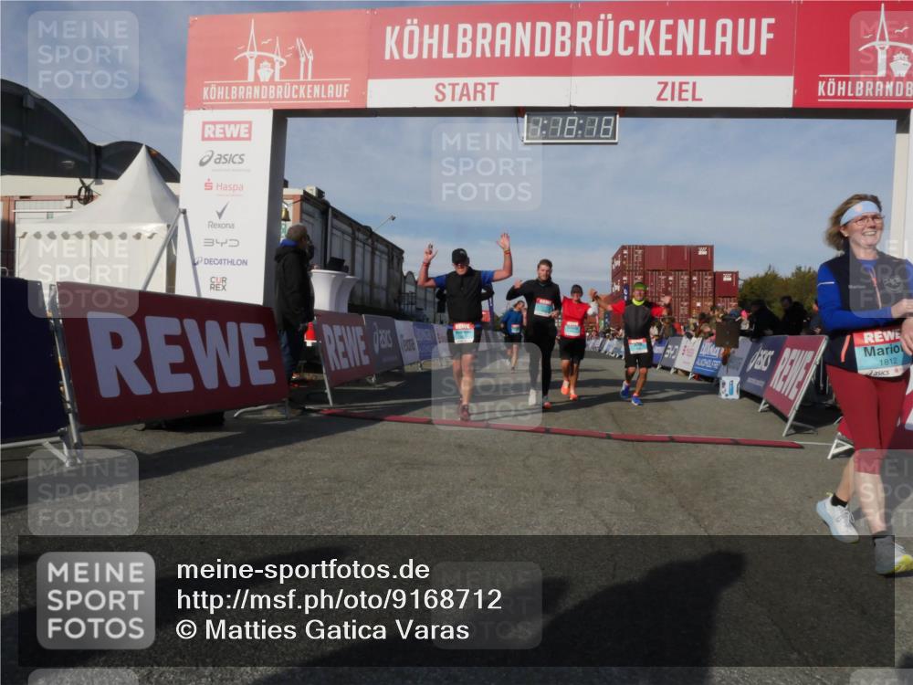 03.10.2025 - Köhlbrandbrückenlauf Matties Gatica Varas http://msf.ph/oto/9168712 03.10.2025 10:18:20 Ziel 1121, 1471, 1834, 2413, 2544, 3175, 3310, 3486, 3487, 3826 meine-sportfotos.de