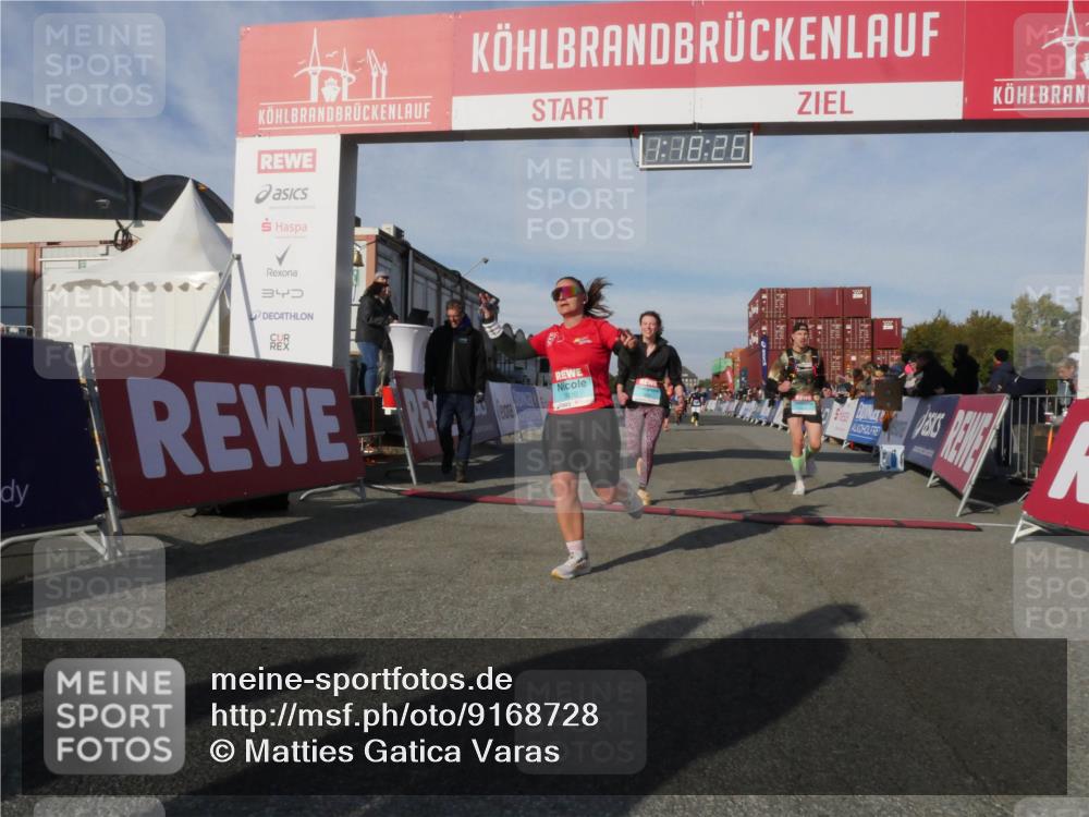 03.10.2025 - Köhlbrandbrückenlauf Matties Gatica Varas http://msf.ph/oto/9168728 03.10.2025 10:18:28 Ziel 1485, 1719, 1834, 1932, 2413, 2502, 3176, 3178, 3273, 3308 meine-sportfotos.de