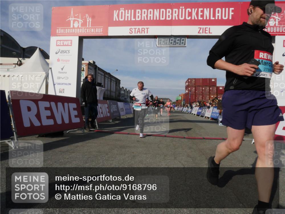 03.10.2025 - Köhlbrandbrückenlauf Matties Gatica Varas http://msf.ph/oto/9168796 03.10.2025 10:19:00 Ziel 1212, 1295, 1580, 1868, 2124, 2508, 2675, 2867, 3587, 3698 meine-sportfotos.de