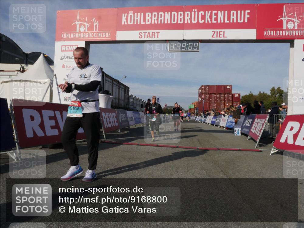 03.10.2025 - Köhlbrandbrückenlauf Matties Gatica Varas http://msf.ph/oto/9168800 03.10.2025 10:19:02 Ziel 1212, 1295, 1580, 1868, 2009, 2010, 2124, 2508, 2675, 2867, 3587 meine-sportfotos.de