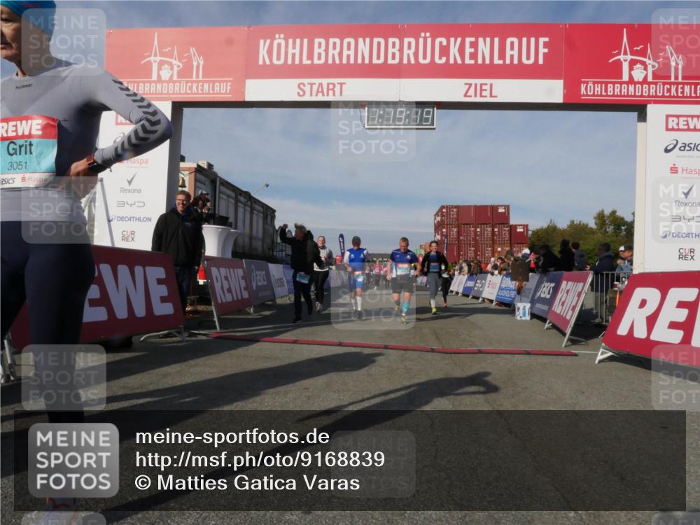 03.10.2025 - Köhlbrandbrückenlauf Matties Gatica Varas http://msf.ph/oto/9168839 03.10.2025 10:19:21 Ziel 1162, 1372, 1712, 2180, 2231, 2421, 2851, 2853, 3031, 3108, 3133, 3505, 3506, 3676, 3732 meine-sportfotos.de