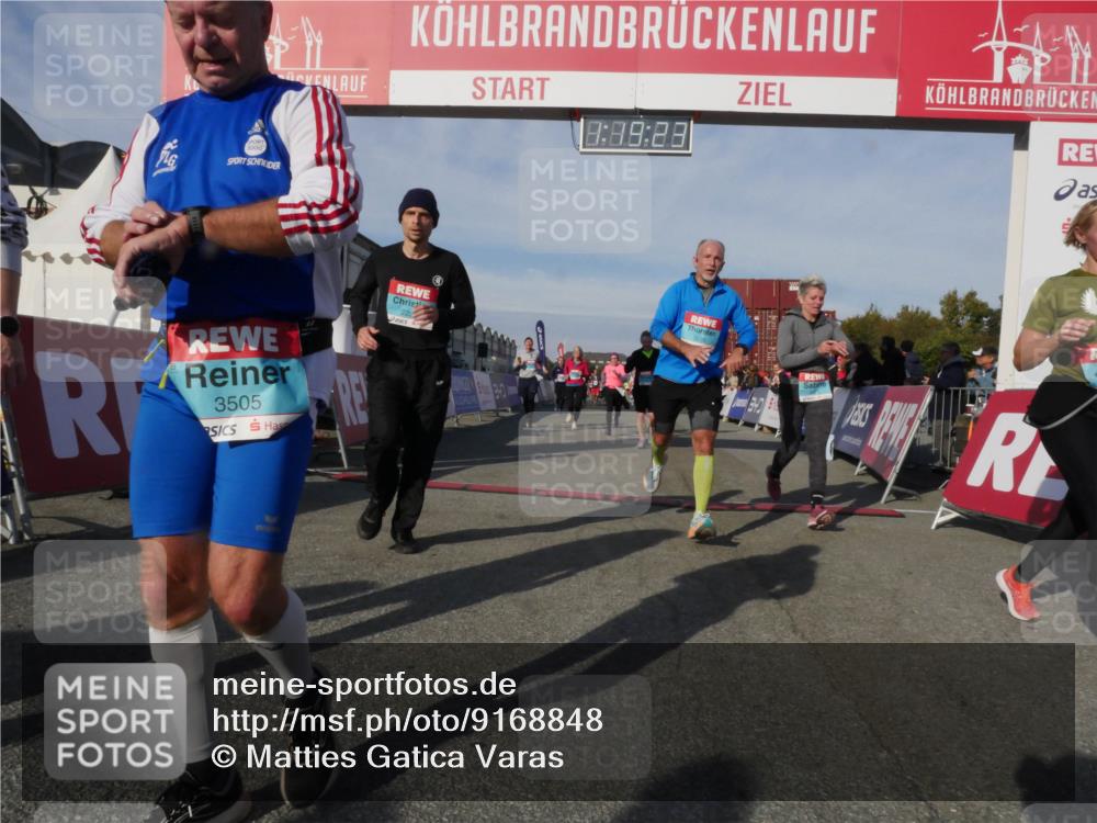 03.10.2025 - Köhlbrandbrückenlauf Matties Gatica Varas http://msf.ph/oto/9168848 03.10.2025 10:19:25 Ziel 1556, 1712, 1803, 2180, 2421, 2851, 2853, 2885, 2886, 3031, 3133, 3558, 3676, 3828 meine-sportfotos.de