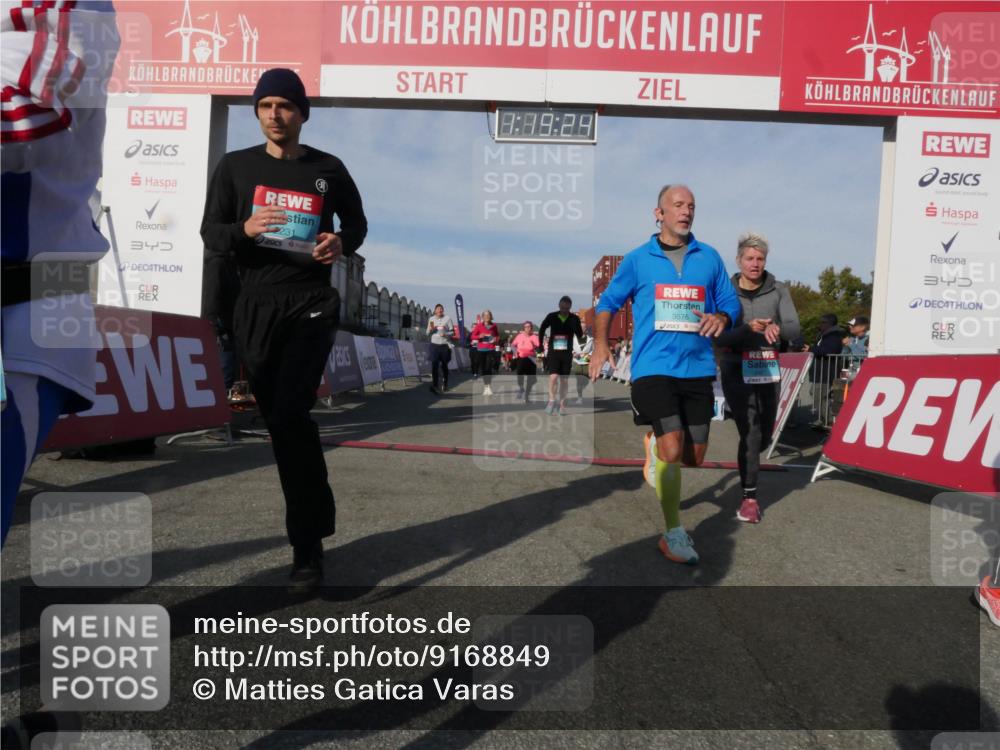 03.10.2025 - Köhlbrandbrückenlauf Matties Gatica Varas http://msf.ph/oto/9168849 03.10.2025 10:19:26 Ziel 1556, 1712, 1803, 2180, 2851, 2853, 2885, 2886, 3031, 3133, 3239, 3558, 3815, 3828 meine-sportfotos.de