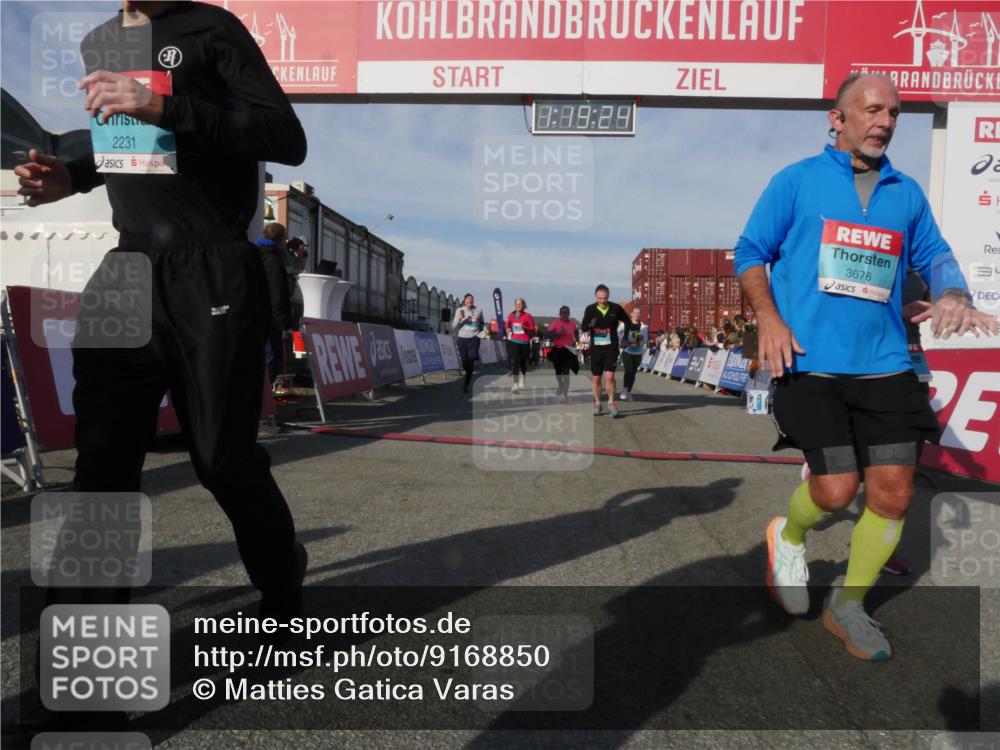 03.10.2025 - Köhlbrandbrückenlauf Matties Gatica Varas http://msf.ph/oto/9168850 03.10.2025 10:19:26 Ziel 1556, 1712, 1803, 2180, 2851, 2853, 2885, 2886, 3031, 3133, 3239, 3558, 3815, 3828 meine-sportfotos.de