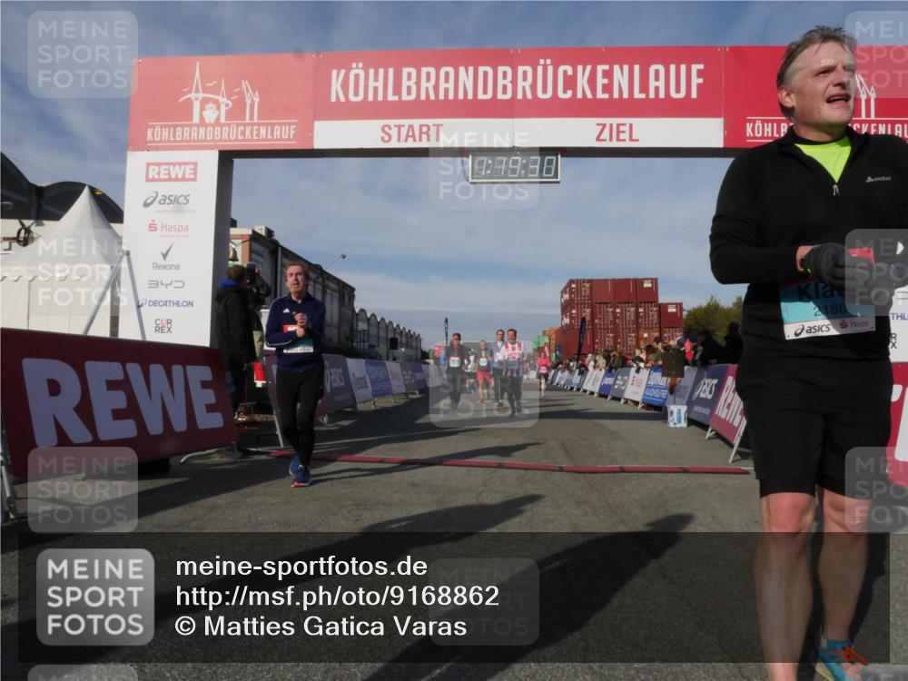 03.10.2025 - Köhlbrandbrückenlauf Matties Gatica Varas http://msf.ph/oto/9168862 03.10.2025 10:19:32 Ziel 1310, 1502, 1531, 1556, 1690, 1803, 1859, 2885, 2886, 3239, 3558, 3815, 3828 meine-sportfotos.de