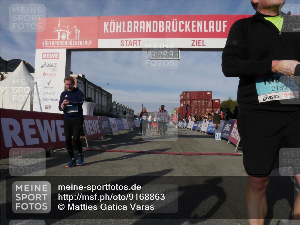 03.10.2025 - Köhlbrandbrückenlauf Matties Gatica Varas http://msf.ph/oto/9168863 03.10.2025 10:19:32 Ziel 1310, 1502, 1531, 1556, 1690, 1803, 1859, 2885, 2886, 3239, 3558, 3815, 3828 meine-sportfotos.de