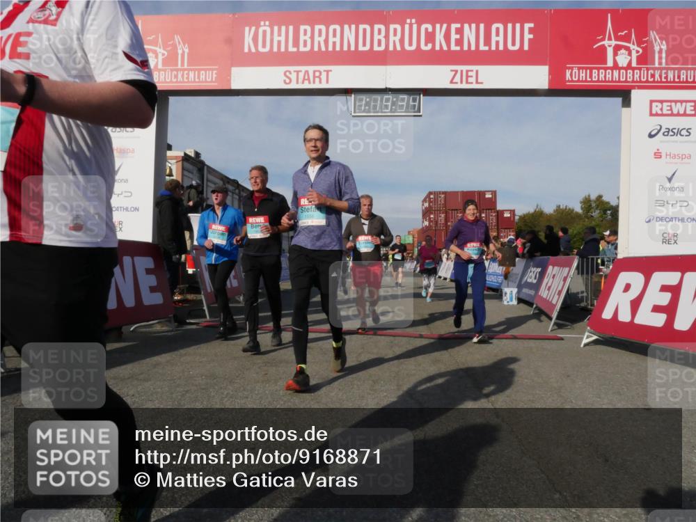 03.10.2025 - Köhlbrandbrückenlauf Matties Gatica Varas http://msf.ph/oto/9168871 03.10.2025 10:19:36 Ziel 1310, 1502, 1531, 1690, 1859, 1995, 2885, 2886, 2949, 3239, 3489, 3558, 3786, 3815 meine-sportfotos.de