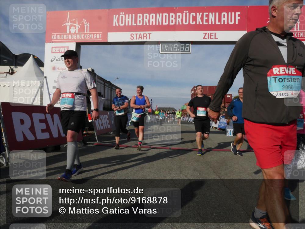 03.10.2025 - Köhlbrandbrückenlauf Matties Gatica Varas http://msf.ph/oto/9168878 03.10.2025 10:19:39 Ziel 1124, 1287, 1310, 1502, 1531, 1687, 1690, 1810, 1859, 1866, 1995, 2435, 2949, 3489, 3786 meine-sportfotos.de