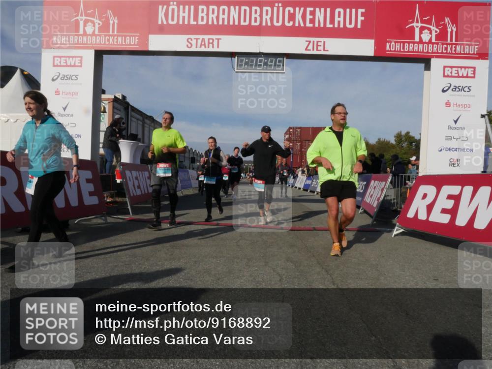 03.10.2025 - Köhlbrandbrückenlauf Matties Gatica Varas http://msf.ph/oto/9168892 03.10.2025 10:19:47 Ziel 1124, 1287, 1687, 1725, 1810, 1866, 1884, 2435, 2500, 2949, 3786, 3796 meine-sportfotos.de