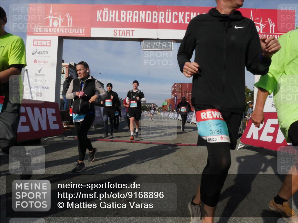 03.10.2025 - Köhlbrandbrückenlauf Matties Gatica Varas http://msf.ph/oto/9168896 03.10.2025 10:19:49 Ziel 1124, 1287, 1479, 1687, 1725, 1810, 1866, 1884, 2435, 2500, 3796 meine-sportfotos.de