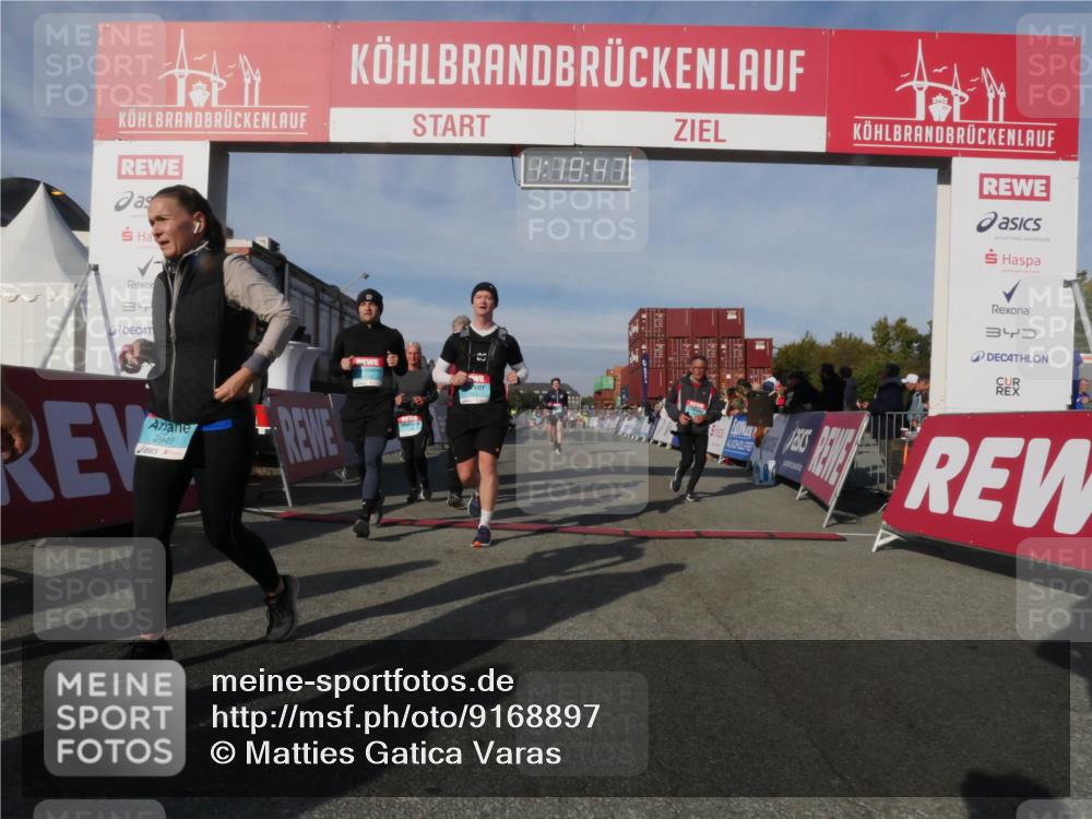 03.10.2025 - Köhlbrandbrückenlauf Matties Gatica Varas http://msf.ph/oto/9168897 03.10.2025 10:19:49 Ziel 1124, 1287, 1479, 1687, 1725, 1810, 1866, 1884, 2435, 2500, 3796 meine-sportfotos.de