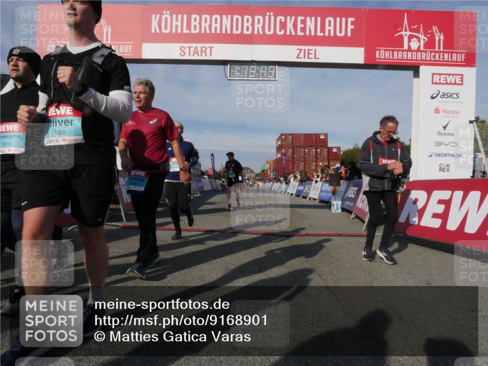 03.10.2025 - Köhlbrandbrückenlauf Matties Gatica Varas http://msf.ph/oto/9168901 03.10.2025 10:19:51 Ziel 1479, 1547, 1725, 1884, 2243, 2500, 3796 meine-sportfotos.de