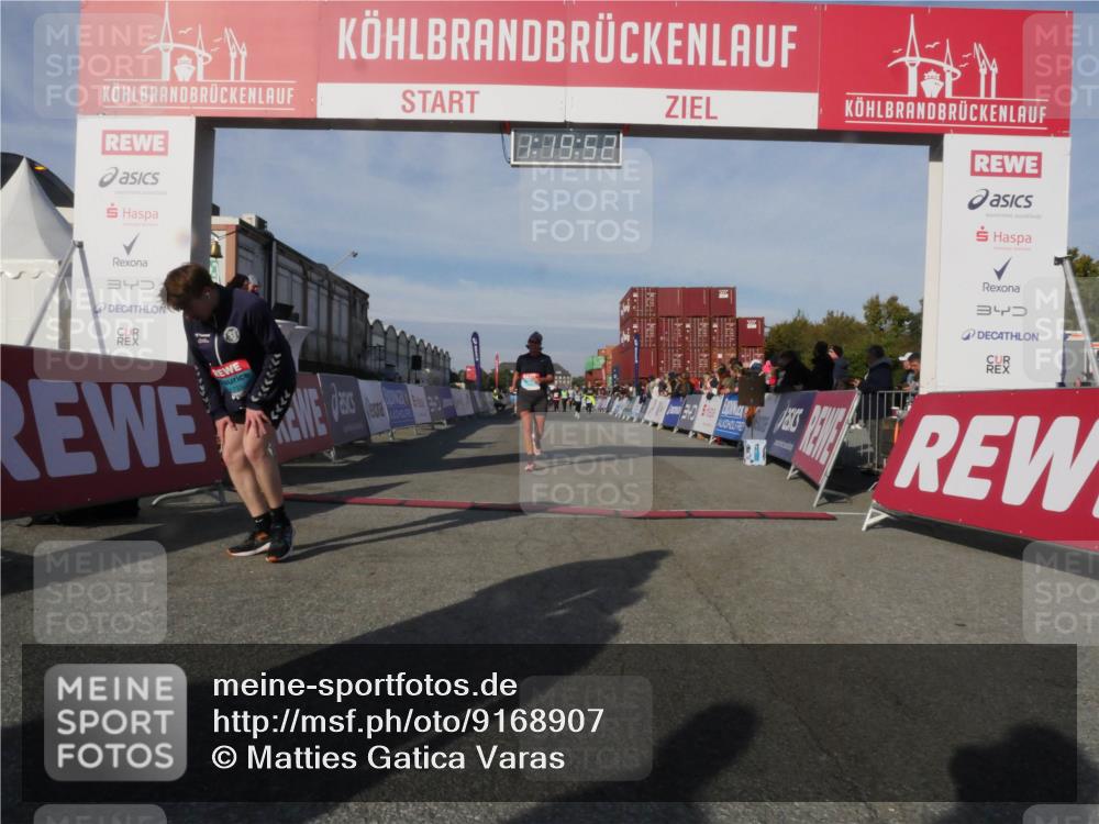 03.10.2025 - Köhlbrandbrückenlauf Matties Gatica Varas http://msf.ph/oto/9168907 03.10.2025 10:19:54 Ziel 1479, 1547, 1884, 1917, 2243, 3529, 3796 meine-sportfotos.de