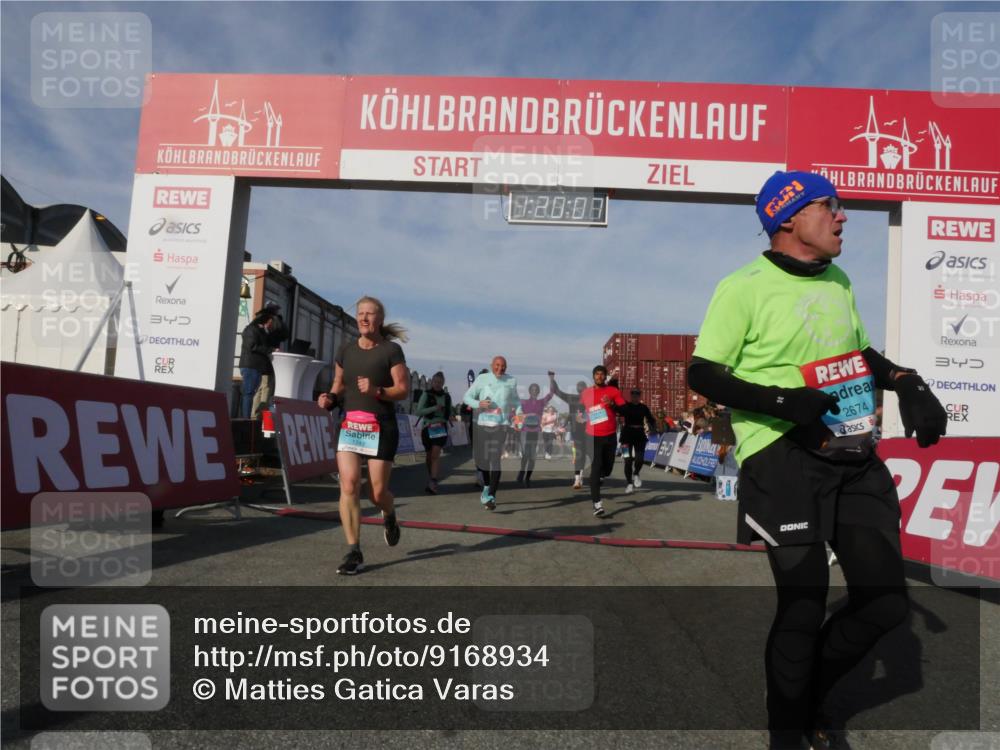 03.10.2025 - Köhlbrandbrückenlauf Matties Gatica Varas http://msf.ph/oto/9168934 03.10.2025 10:20:09 Ziel 1282, 1503, 1585, 1593, 1672, 1795, 1811, 1861, 2051, 2055, 3407, 3417, 3697, 3736, 3770, 3840 meine-sportfotos.de