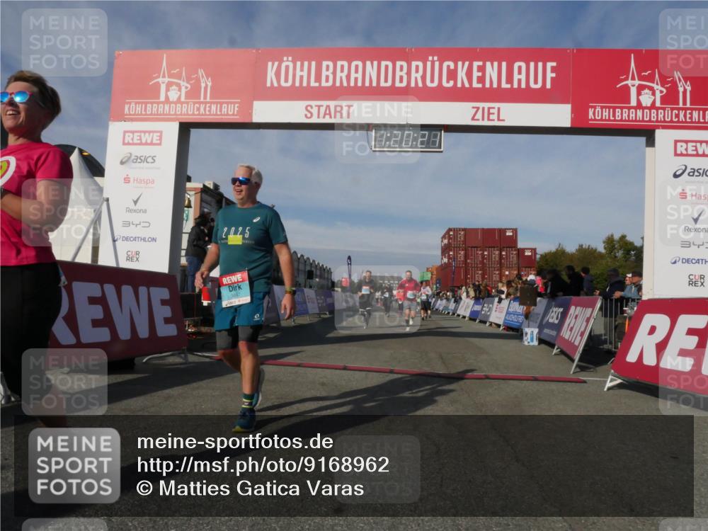03.10.2025 - Köhlbrandbrückenlauf Matties Gatica Varas http://msf.ph/oto/9168962 03.10.2025 10:20:23 Ziel 1576, 1692, 1698, 1737, 1746, 2018, 2854, 2855, 2916, 2917, 2918, 2919, 3382, 3430, 3635 meine-sportfotos.de