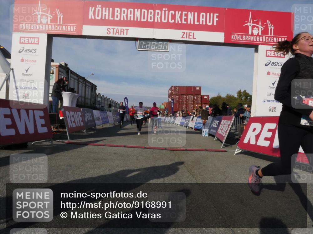 03.10.2025 - Köhlbrandbrückenlauf Matties Gatica Varas http://msf.ph/oto/9168991 03.10.2025 10:20:37 Ziel 1051, 1538, 1650, 1651, 1664, 1804, 1911, 1912, 2424, 2460, 2617, 3562, 3669 meine-sportfotos.de