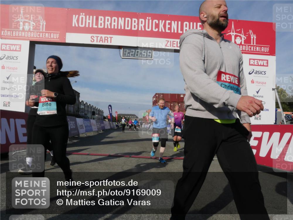 03.10.2025 - Köhlbrandbrückenlauf Matties Gatica Varas http://msf.ph/oto/9169009 03.10.2025 10:20:47 Ziel 1561, 1618, 1664, 1971, 2023, 3562, 3636, 3783 meine-sportfotos.de