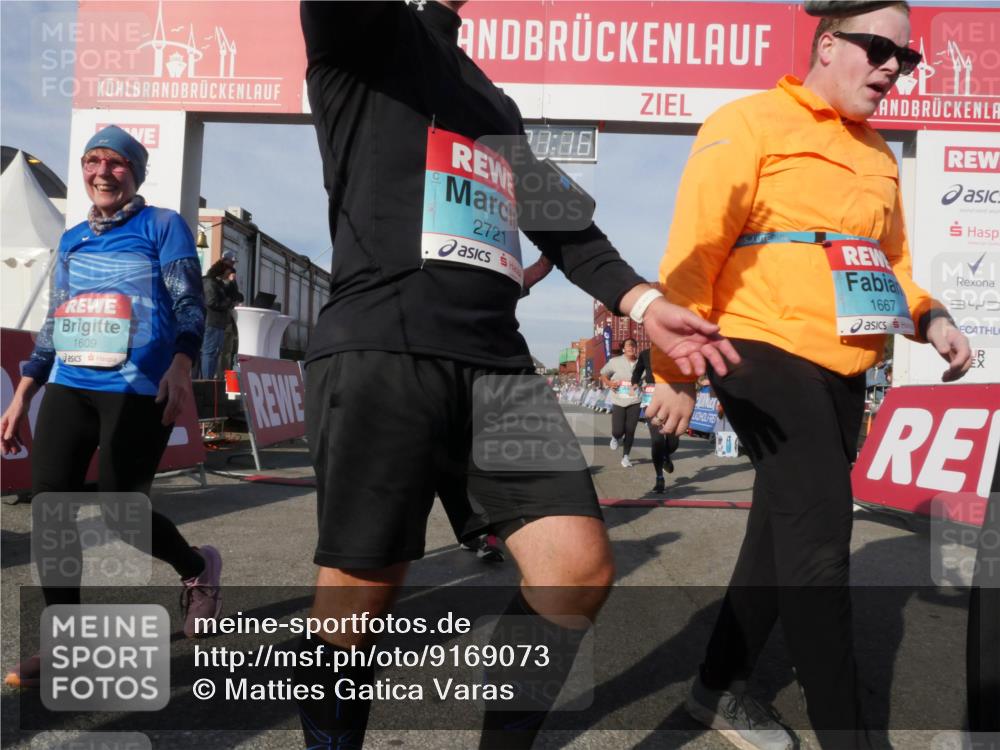 03.10.2025 - Köhlbrandbrückenlauf Matties Gatica Varas http://msf.ph/oto/9169073 03.10.2025 10:21:18 Ziel 1757, 2076, 2119, 2350, 2369, 2415, 2456, 2897, 3839 meine-sportfotos.de