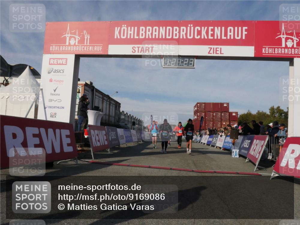 03.10.2025 - Köhlbrandbrückenlauf Matties Gatica Varas http://msf.ph/oto/9169086 03.10.2025 10:21:24 Ziel 1757, 1899, 2068, 2119, 2154, 2350, 2369, 2415, 2897, 3116, 3839 meine-sportfotos.de