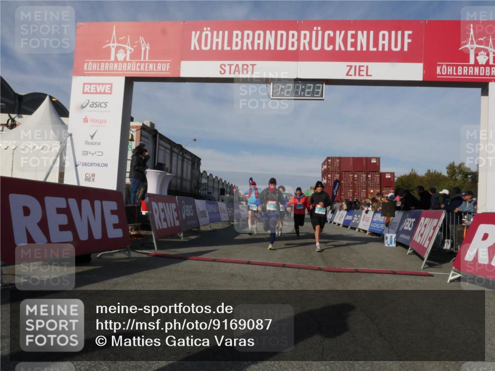 03.10.2025 - Köhlbrandbrückenlauf Matties Gatica Varas http://msf.ph/oto/9169087 03.10.2025 10:21:25 Ziel 1757, 1899, 1992, 2068, 2119, 2154, 2350, 2369, 2415, 2616, 2897, 3116, 3259, 3839 meine-sportfotos.de