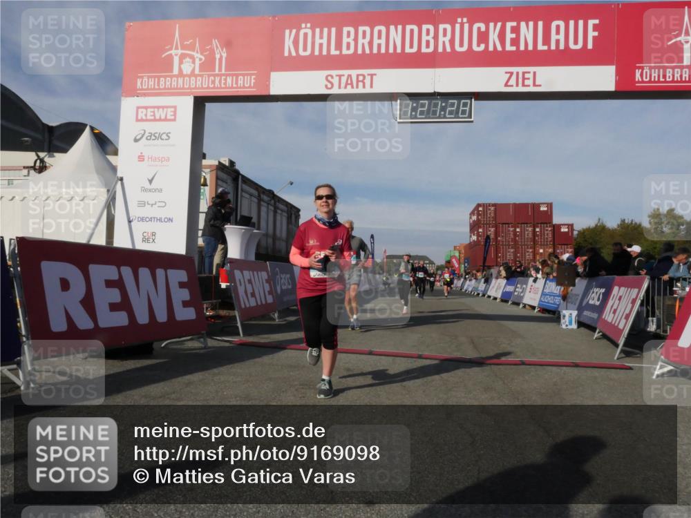 03.10.2025 - Köhlbrandbrückenlauf Matties Gatica Varas http://msf.ph/oto/9169098 03.10.2025 10:21:30 Ziel 1252, 1899, 1992, 2068, 2137, 2154, 2210, 2616, 2622, 3116, 3259 meine-sportfotos.de