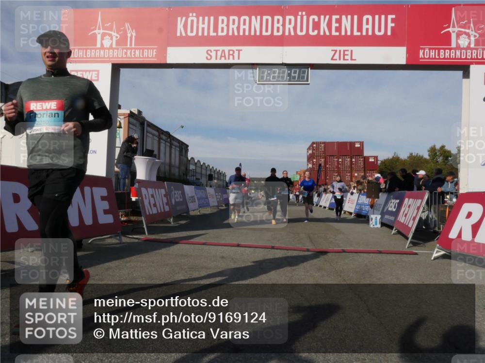 03.10.2025 - Köhlbrandbrückenlauf Matties Gatica Varas http://msf.ph/oto/9169124 03.10.2025 10:21:42 Ziel 1483, 2053, 2143, 2164, 2174, 2255, 2439, 2524, 3535, 3536, 3537, 3538 meine-sportfotos.de