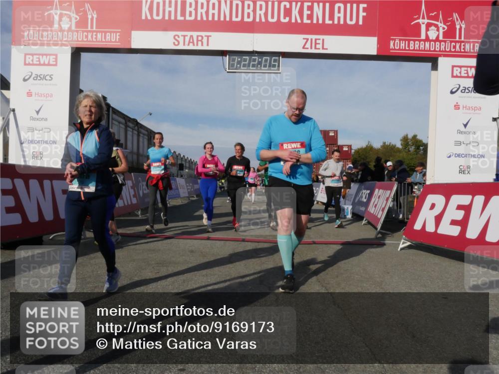 03.10.2025 - Köhlbrandbrückenlauf Matties Gatica Varas http://msf.ph/oto/9169173 03.10.2025 10:22:07 Ziel 1049, 1467, 1669, 1951, 1977, 2065, 2071, 2114, 2327, 2414, 3114, 3279, 3660, 3661, 3662 meine-sportfotos.de