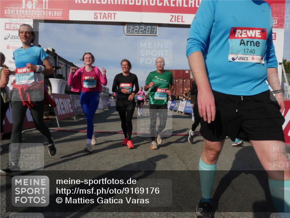 03.10.2025 - Köhlbrandbrückenlauf Matties Gatica Varas http://msf.ph/oto/9169176 03.10.2025 10:22:09 Ziel 1669, 1951, 1977, 2065, 2071, 2114, 2304, 2327, 3114, 3279, 3777 meine-sportfotos.de