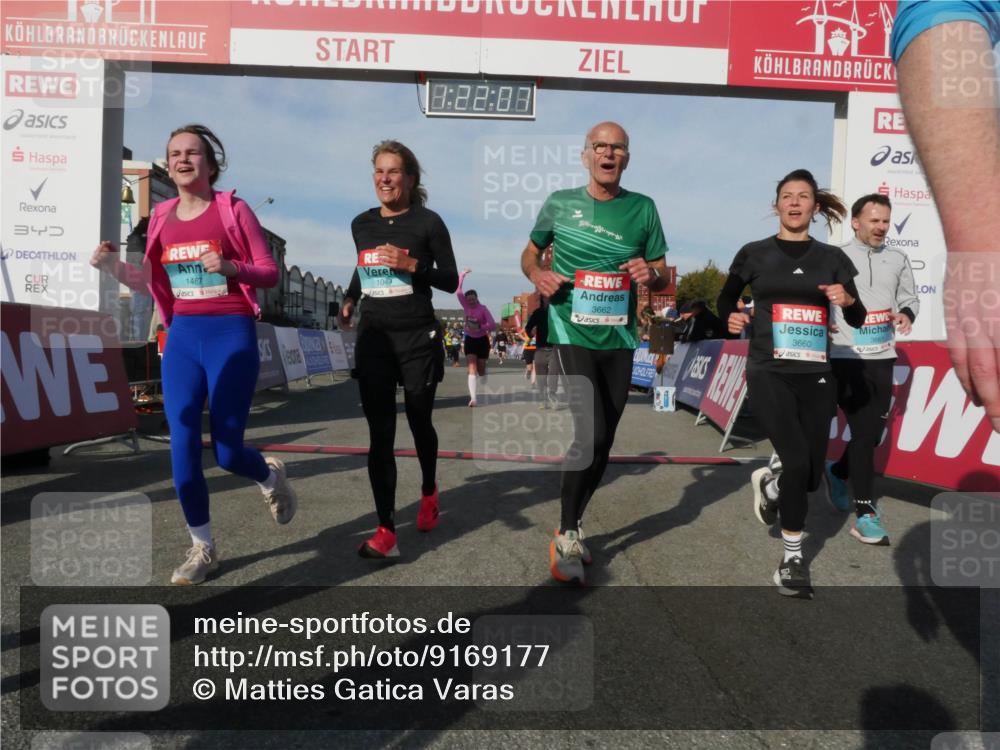 03.10.2025 - Köhlbrandbrückenlauf Matties Gatica Varas http://msf.ph/oto/9169177 03.10.2025 10:22:09 Ziel 1669, 1951, 1977, 2065, 2071, 2114, 2304, 2327, 3114, 3279, 3777 meine-sportfotos.de
