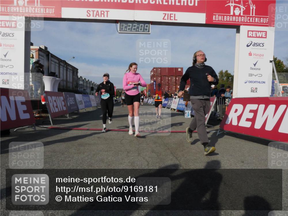 03.10.2025 - Köhlbrandbrückenlauf Matties Gatica Varas http://msf.ph/oto/9169181 03.10.2025 10:22:11 Ziel 1669, 1951, 1977, 1984, 2065, 2071, 2114, 2304, 3114, 3279, 3509, 3777 meine-sportfotos.de