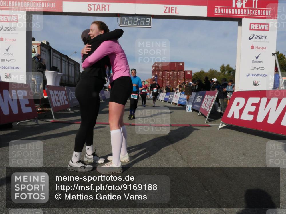 03.10.2025 - Köhlbrandbrückenlauf Matties Gatica Varas http://msf.ph/oto/9169188 03.10.2025 10:22:14 Ziel 1669, 1951, 1984, 2071, 2304, 3114, 3279, 3509, 3777 meine-sportfotos.de