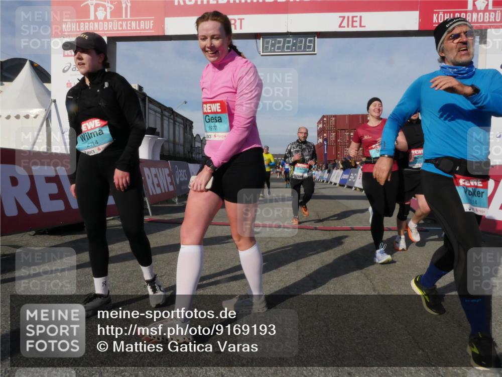 03.10.2025 - Köhlbrandbrückenlauf Matties Gatica Varas http://msf.ph/oto/9169193 03.10.2025 10:22:17 Ziel 1669, 1984, 2304, 3279, 3509, 3777 meine-sportfotos.de