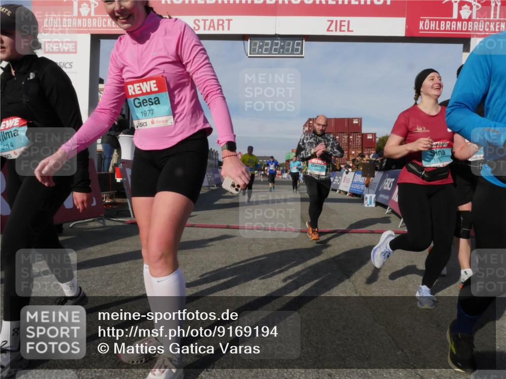 03.10.2025 - Köhlbrandbrückenlauf Matties Gatica Varas http://msf.ph/oto/9169194 03.10.2025 10:22:17 Ziel 1669, 1984, 2304, 3279, 3509, 3777 meine-sportfotos.de