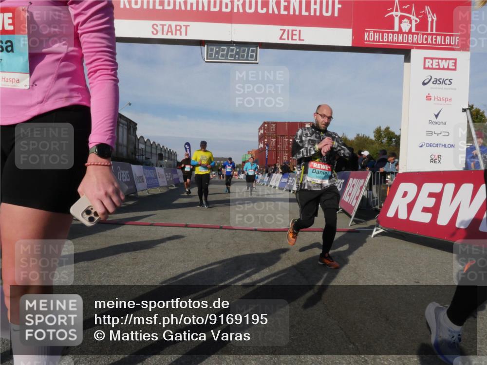 03.10.2025 - Köhlbrandbrückenlauf Matties Gatica Varas http://msf.ph/oto/9169195 03.10.2025 10:22:18 Ziel 1984, 2304, 2313, 2314, 3279, 3509, 3777 meine-sportfotos.de