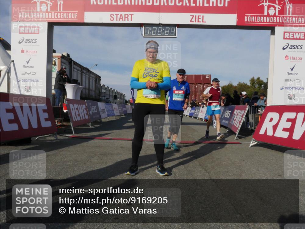 03.10.2025 - Köhlbrandbrückenlauf Matties Gatica Varas http://msf.ph/oto/9169205 03.10.2025 10:22:23 Ziel 1984, 2075, 2313, 2314 meine-sportfotos.de