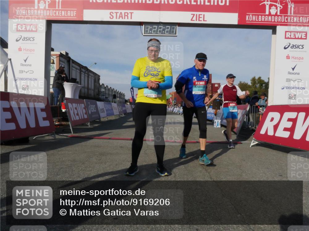 03.10.2025 - Köhlbrandbrückenlauf Matties Gatica Varas http://msf.ph/oto/9169206 03.10.2025 10:22:23 Ziel 1984, 2075, 2313, 2314 meine-sportfotos.de
