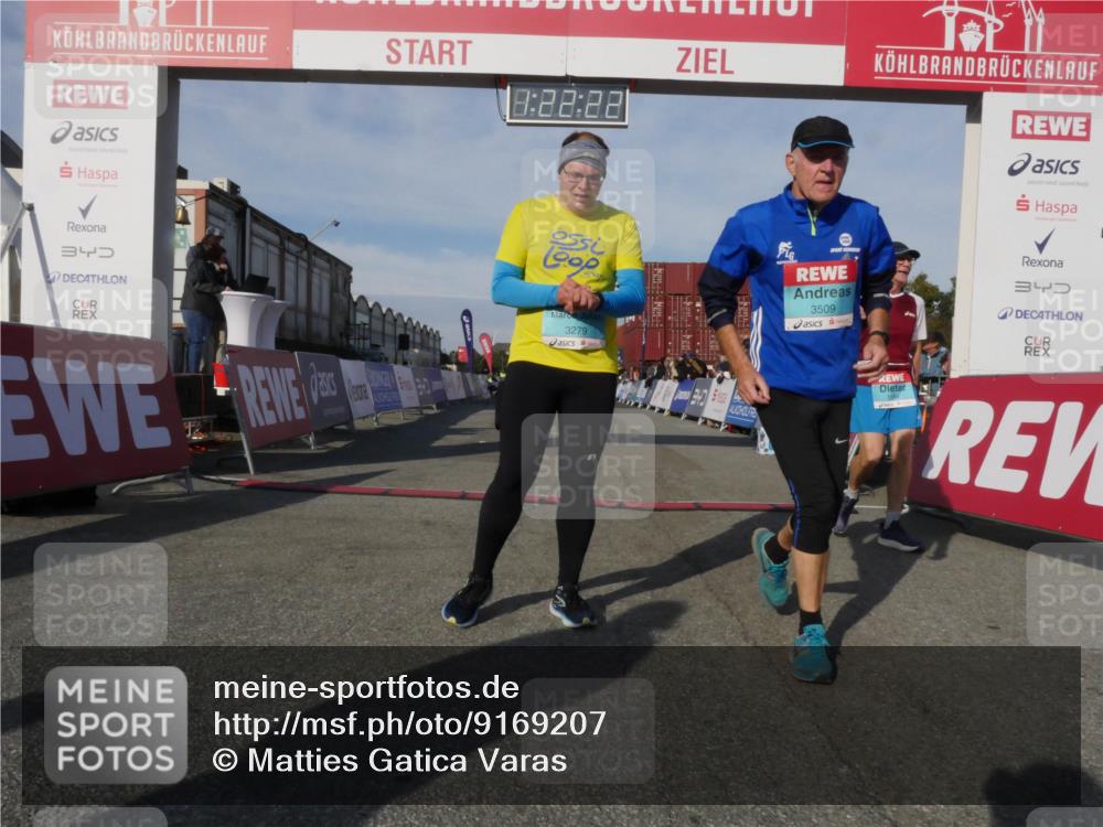 03.10.2025 - Köhlbrandbrückenlauf Matties Gatica Varas http://msf.ph/oto/9169207 03.10.2025 10:22:24 Ziel 2075, 2313, 2314, 3577 meine-sportfotos.de