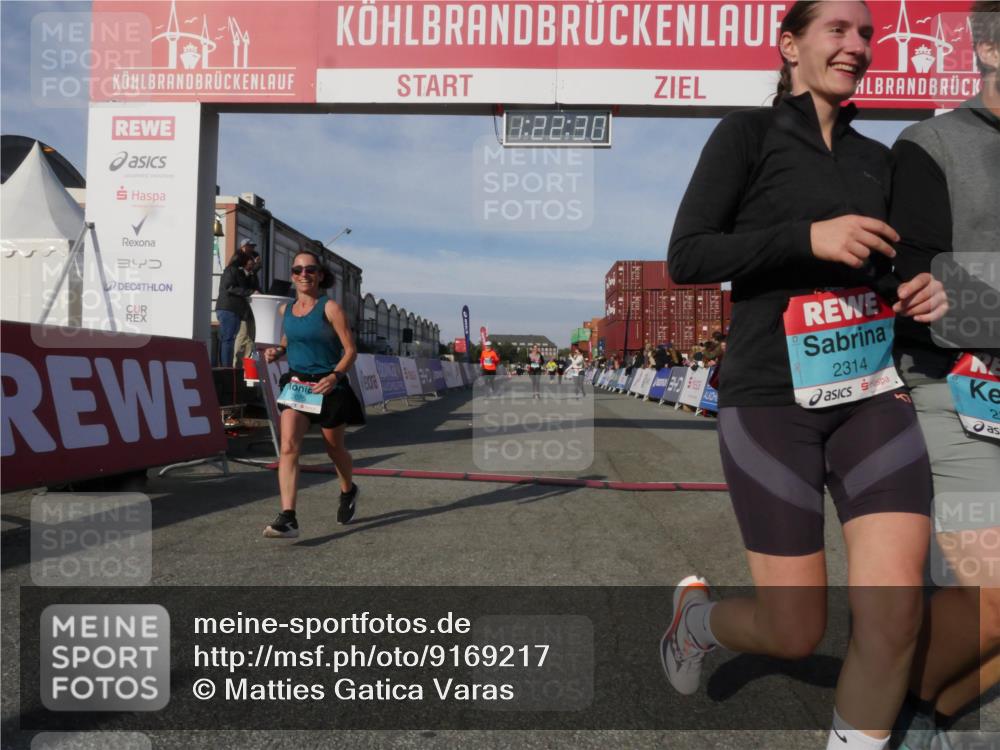 03.10.2025 - Köhlbrandbrückenlauf Matties Gatica Varas http://msf.ph/oto/9169217 03.10.2025 10:22:32 Ziel 2217, 2218, 2296, 3577 meine-sportfotos.de