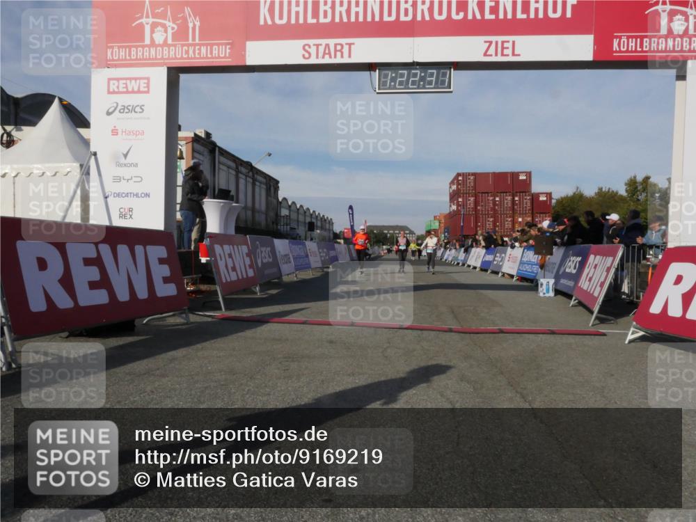 03.10.2025 - Köhlbrandbrückenlauf Matties Gatica Varas http://msf.ph/oto/9169219 03.10.2025 10:22:33 Ziel 2217, 2218, 2296, 3577 meine-sportfotos.de