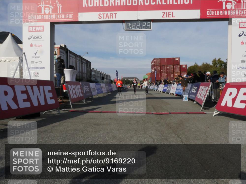 03.10.2025 - Köhlbrandbrückenlauf Matties Gatica Varas http://msf.ph/oto/9169220 03.10.2025 10:22:33 Ziel 2217, 2218, 2296, 3577 meine-sportfotos.de