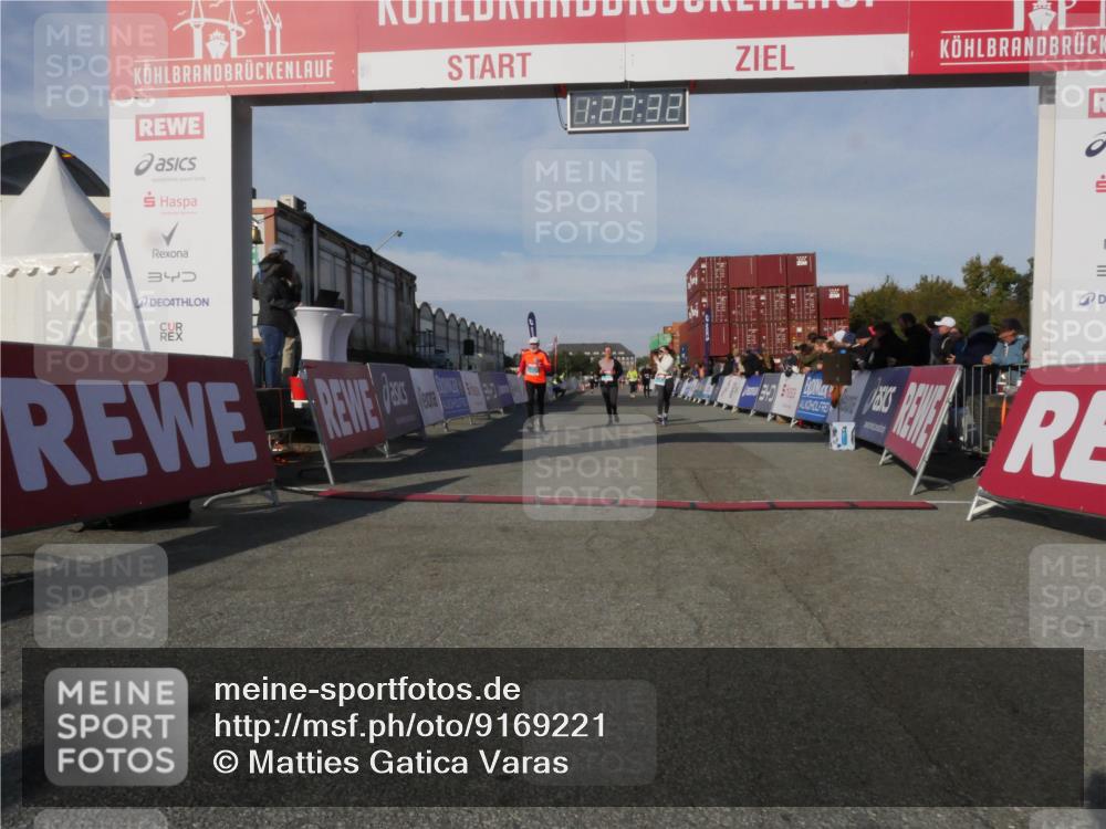 03.10.2025 - Köhlbrandbrückenlauf Matties Gatica Varas http://msf.ph/oto/9169221 03.10.2025 10:22:34 Ziel 2213, 2217, 2218, 2296, 3577 meine-sportfotos.de