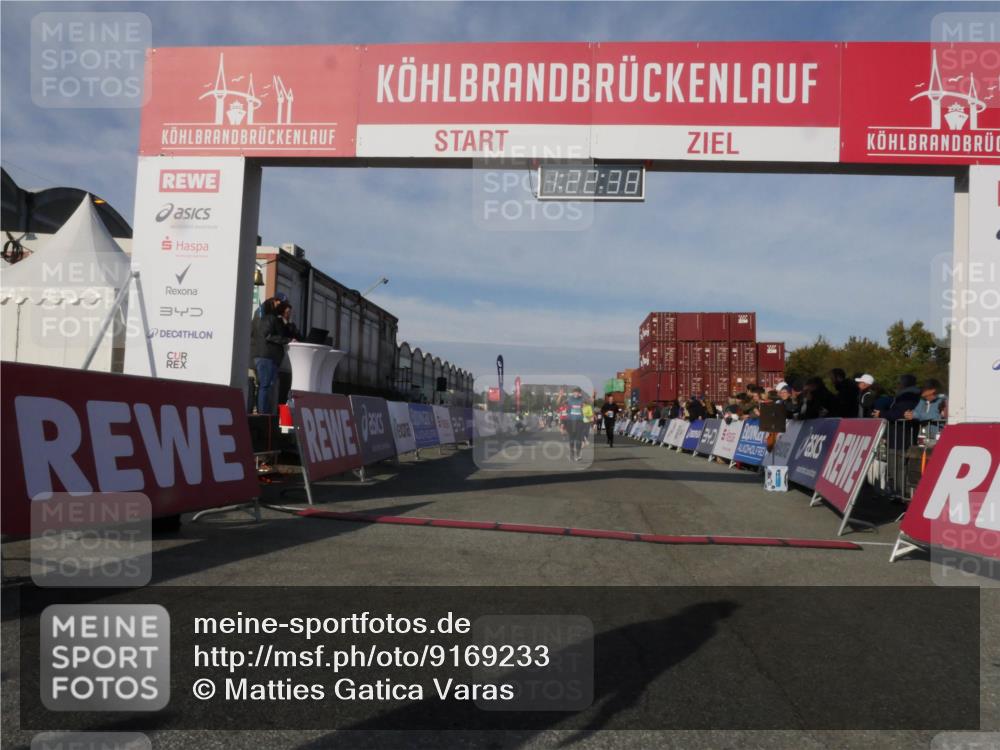 03.10.2025 - Köhlbrandbrückenlauf Matties Gatica Varas http://msf.ph/oto/9169233 03.10.2025 10:22:40 Ziel 2049, 2213, 2296, 2300, 3619 meine-sportfotos.de