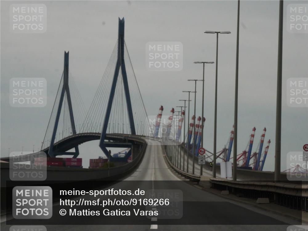 03.10.2025 - Köhlbrandbrückenlauf Matties Gatica Varas http://msf.ph/oto/9169266 03.10.2025 14:59:00 Position 3 2, 12, 1 meine-sportfotos.de