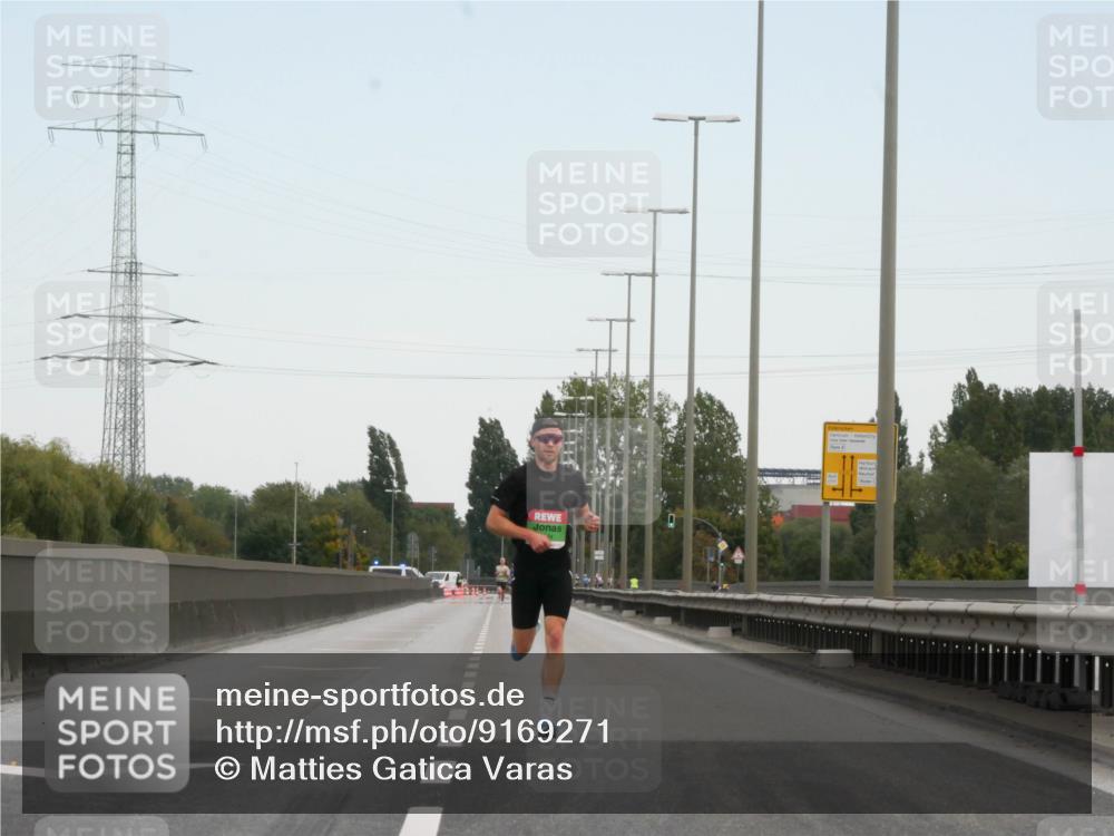 03.10.2025 - Köhlbrandbrückenlauf Matties Gatica Varas http://msf.ph/oto/9169271 03.10.2025 15:10:24 Position 3  meine-sportfotos.de
