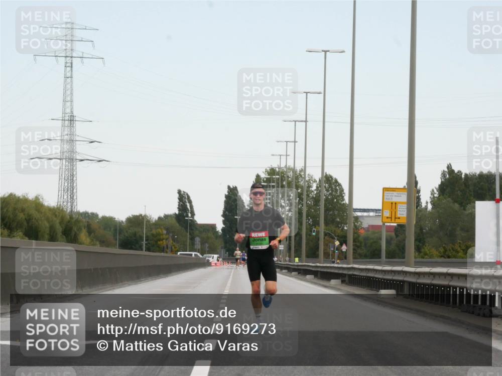 03.10.2025 - Köhlbrandbrückenlauf Matties Gatica Varas http://msf.ph/oto/9169273 03.10.2025 15:10:25 Position 3  meine-sportfotos.de