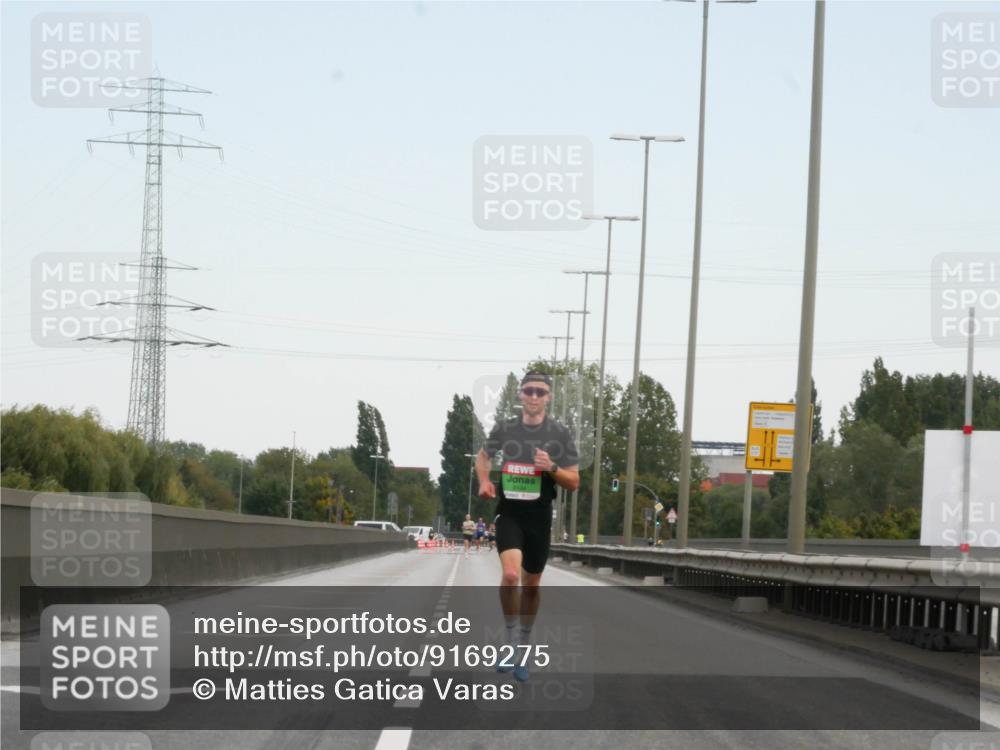03.10.2025 - Köhlbrandbrückenlauf Matties Gatica Varas http://msf.ph/oto/9169275 03.10.2025 15:10:25 Position 3  meine-sportfotos.de
