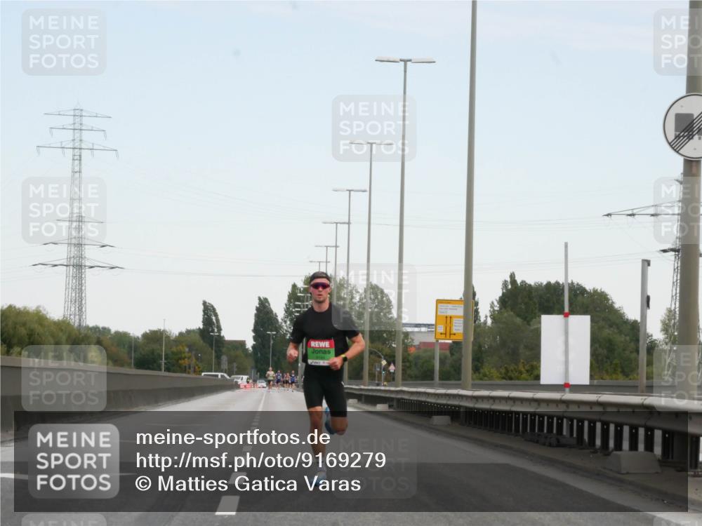 03.10.2025 - Köhlbrandbrückenlauf Matties Gatica Varas http://msf.ph/oto/9169279 03.10.2025 15:10:26 Position 3  meine-sportfotos.de